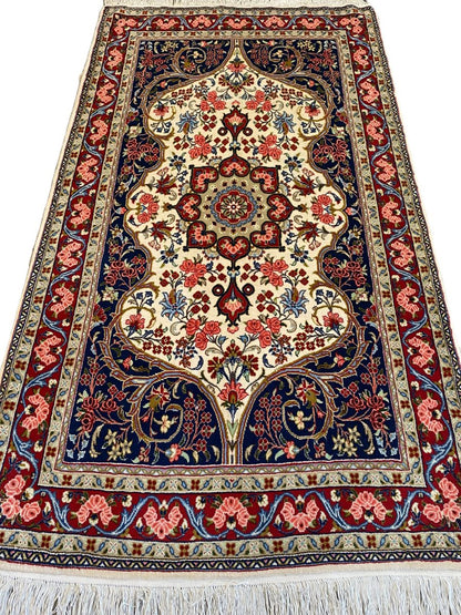 Fine Hand-Knotted Persian Bidjar Carpet