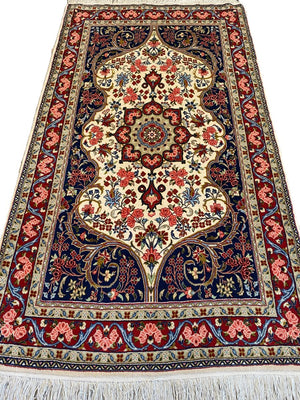 Fine Hand-Knotted Persian Bidjar Carpet