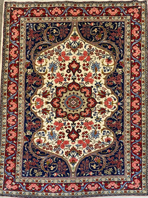 Fine Hand-Knotted Persian Bidjar Carpet