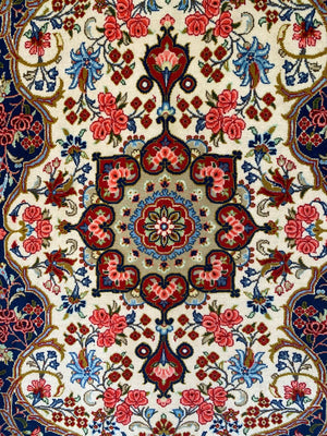 Fine Hand-Knotted Persian Bidjar Carpet