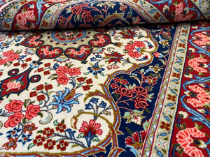 Fine Hand-Knotted Persian Bidjar Carpet