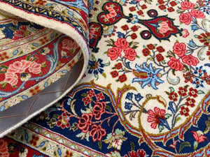 Fine Hand-Knotted Persian Bidjar Carpet