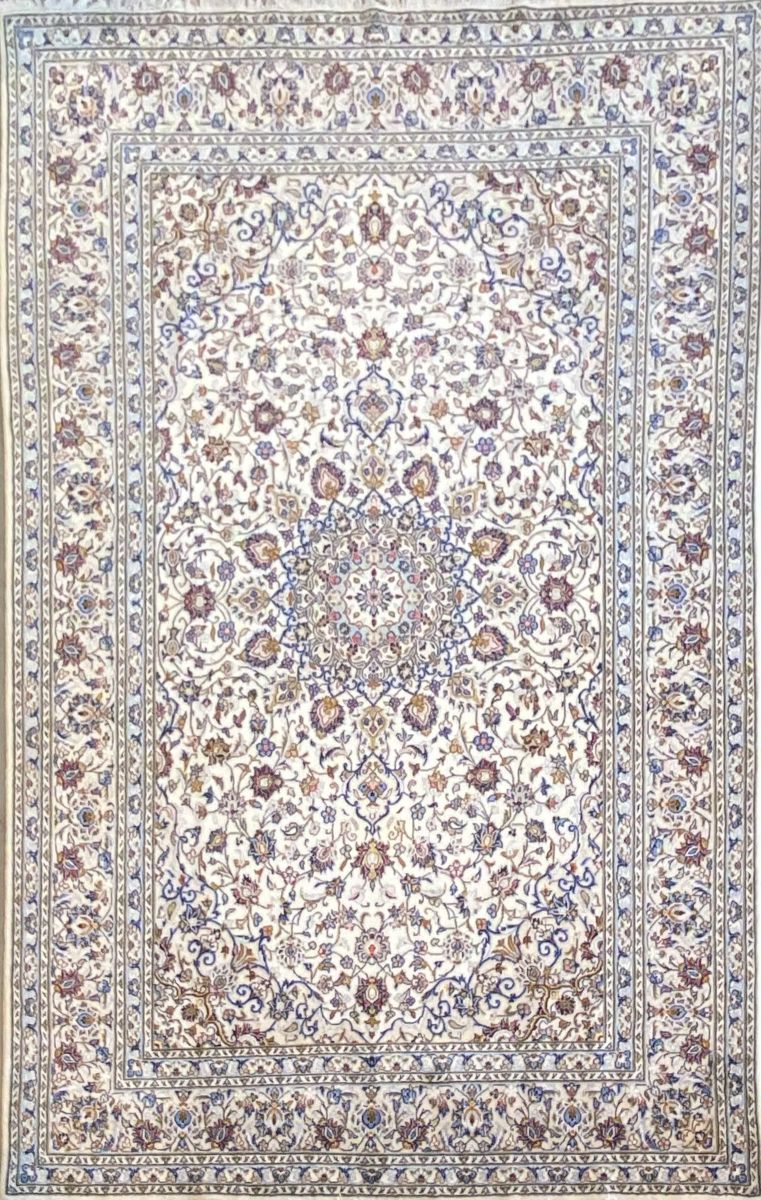 Fine Hand-Knotted Persian Kashan Carpet