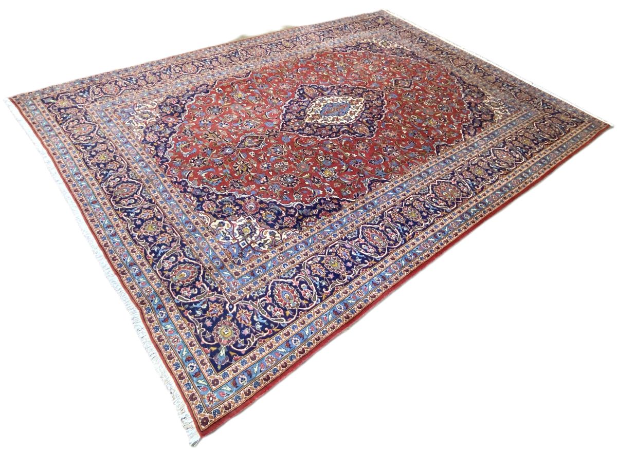 Fine Hand-Knotted Persian Kashan Carpet