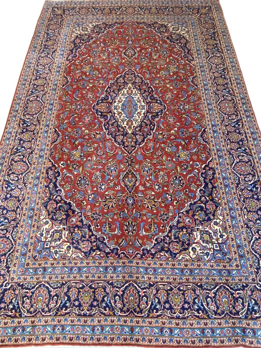 Fine Hand-Knotted Persian Kashan Carpet