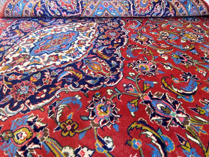 Fine Hand-Knotted Persian Kashan Carpet