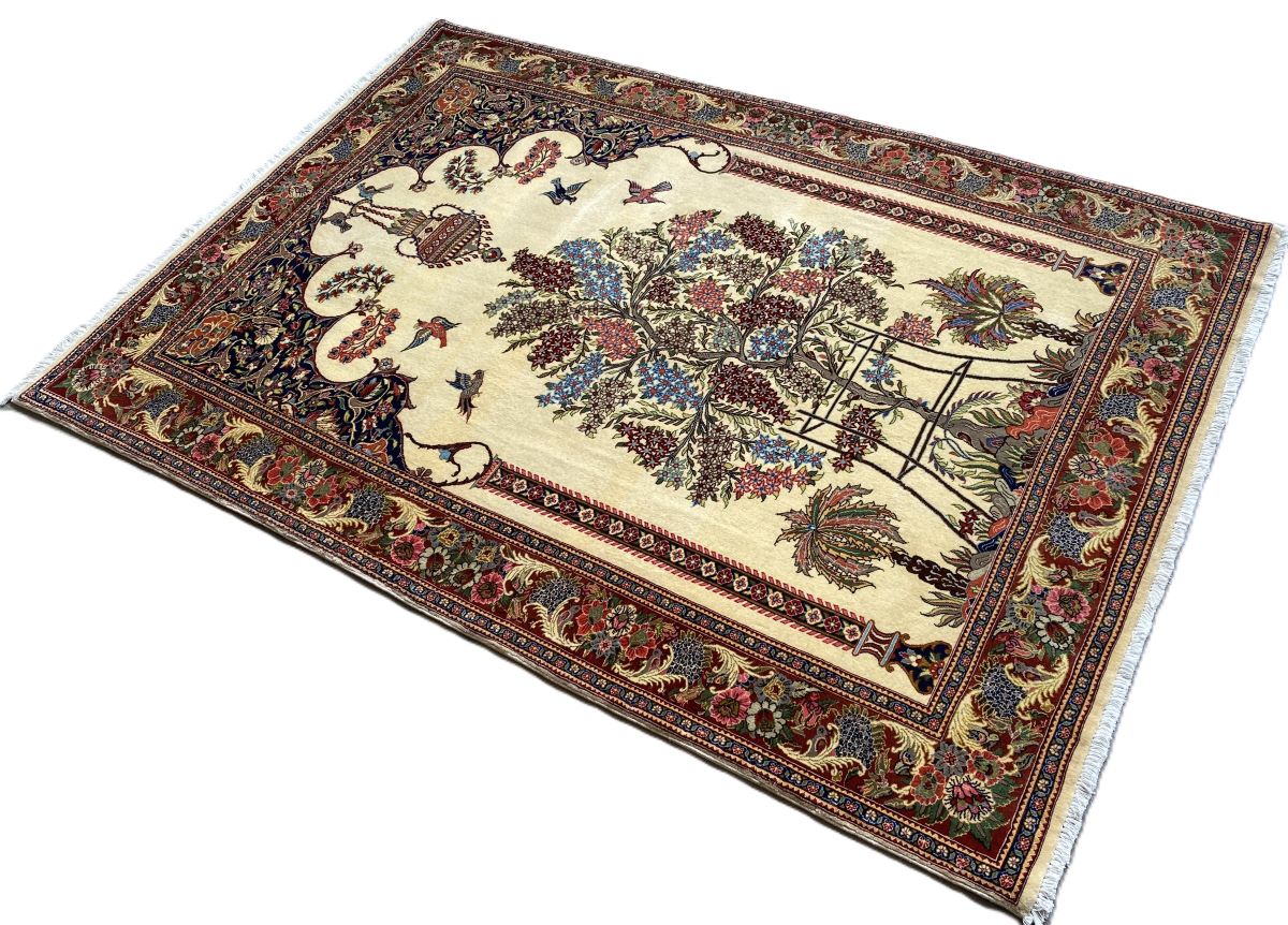 Fine Hand-Knotted Persian Qum Carpet