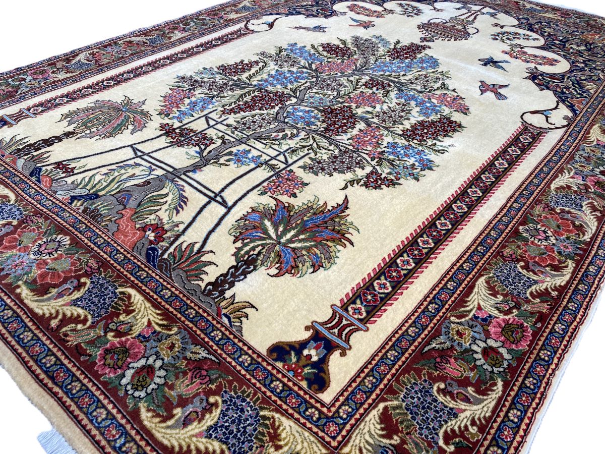 Fine Hand-Knotted Persian Qum Carpet