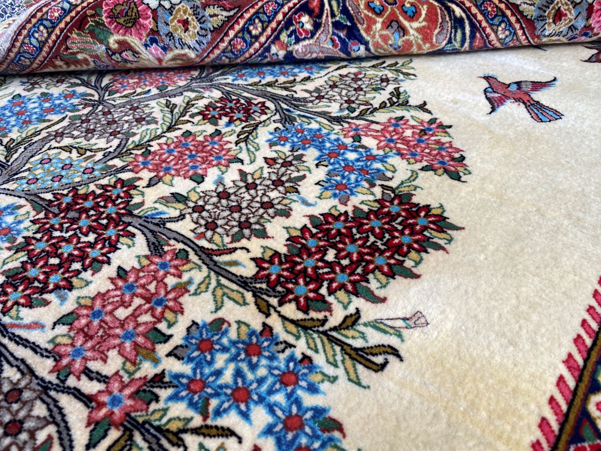 Fine Hand-Knotted Persian Qum Carpet
