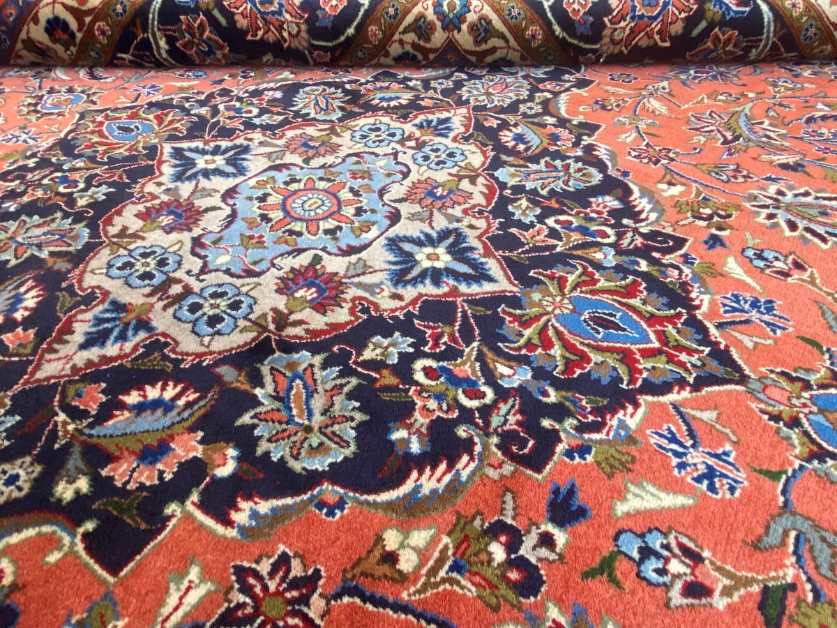 Fine Hand-Knotted Persian Kashan Carpet