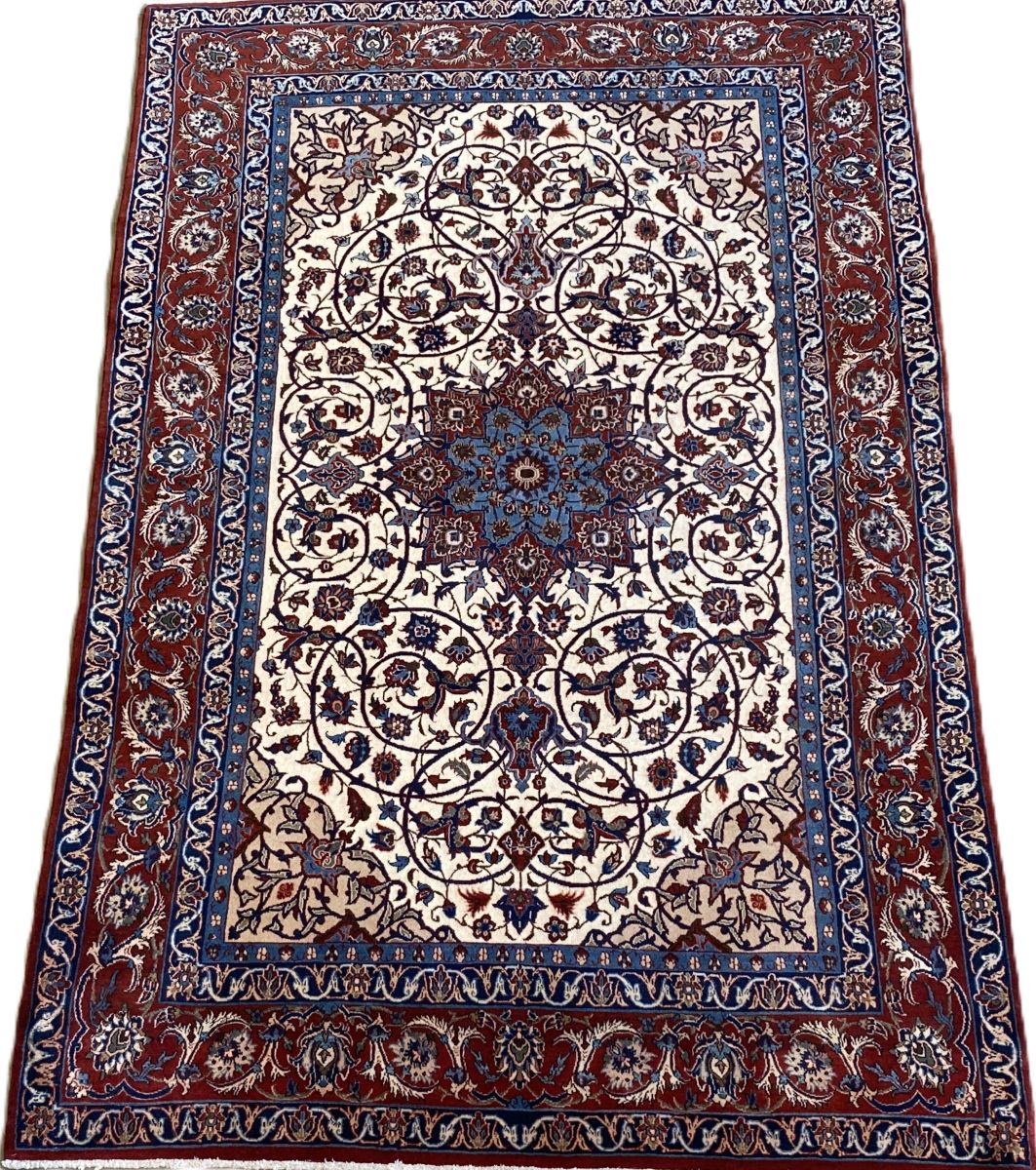 Fine Hand-Knotted Persian Isfahan Carpet