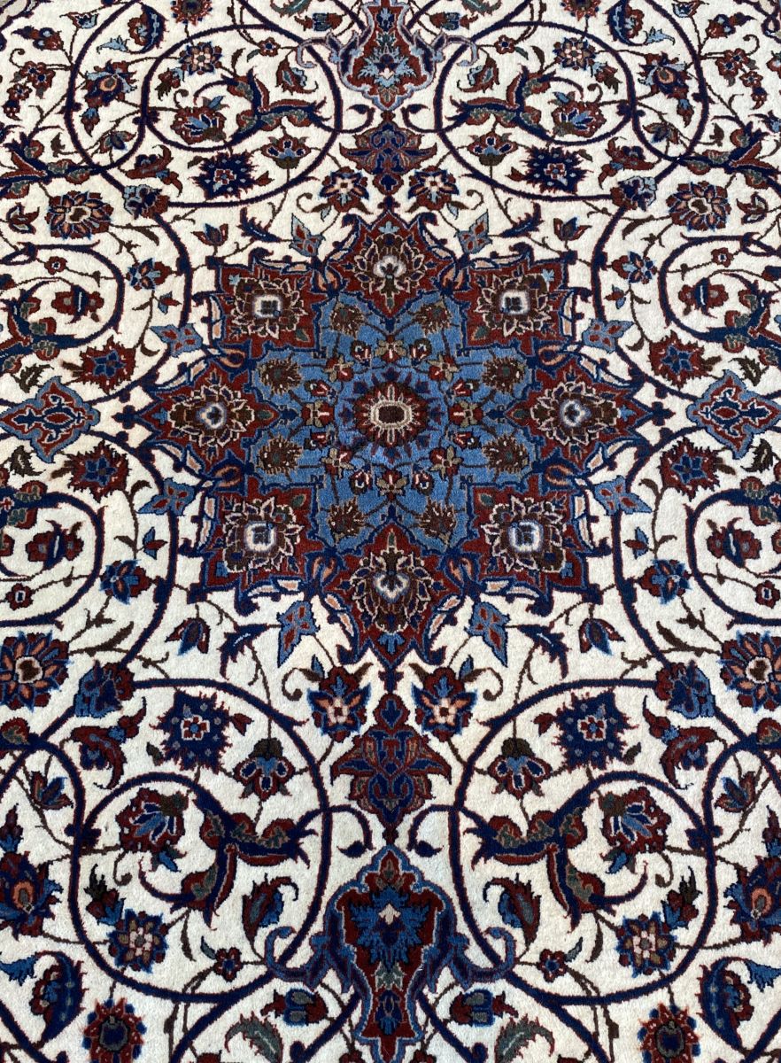 Fine Hand-Knotted Persian Isfahan Carpet