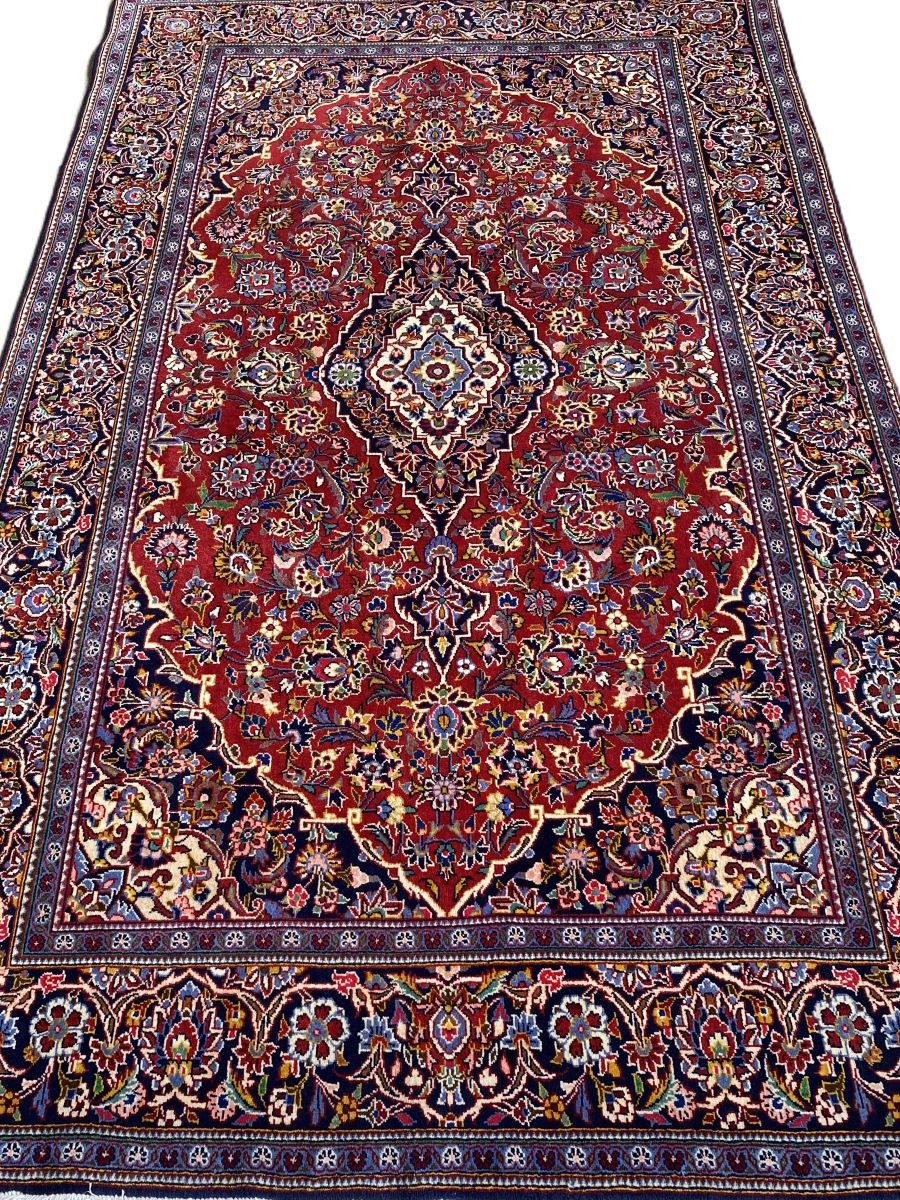 Fine Hand-Knotted Persian Kashan Carpet