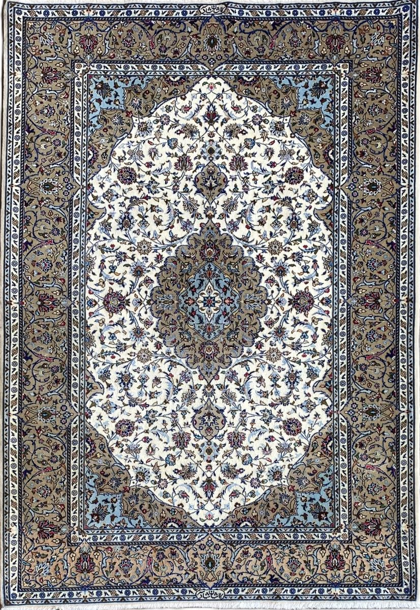Fine Hand-Knotted Persian Kashan Carpet