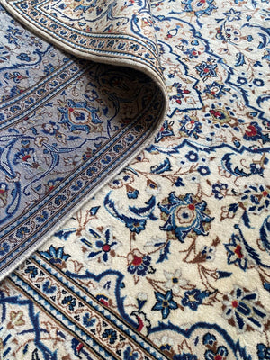 Fine Hand-Knotted Persian Kashan Carpet