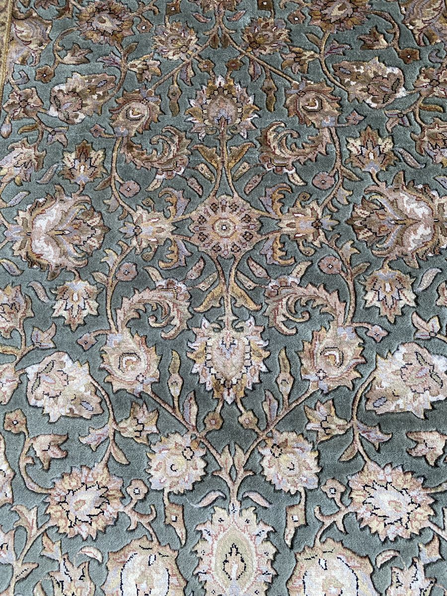 Traditional Hand-Woven Tabriz Design Carpet