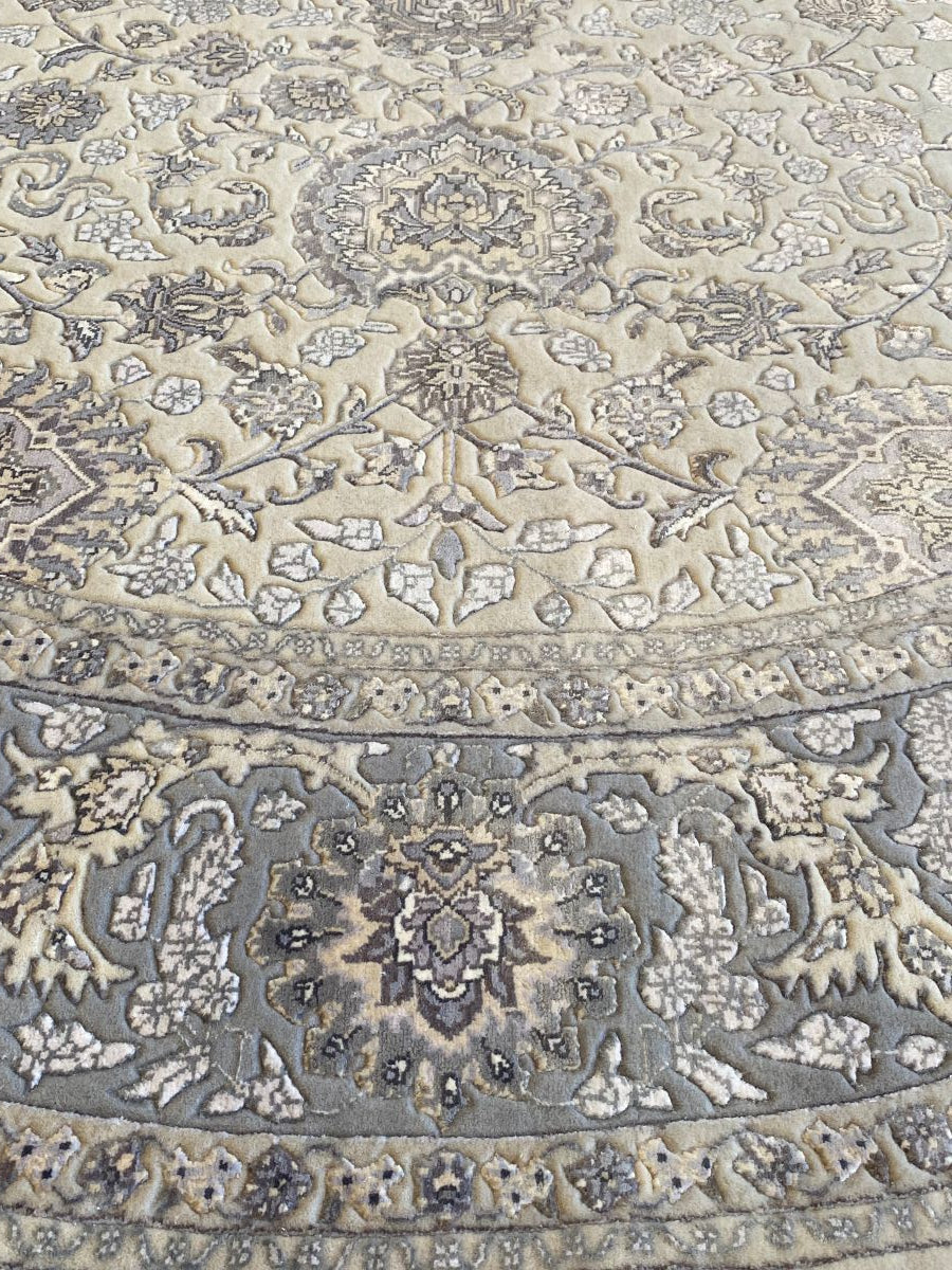 Fine Hand-Woven Persian Kashan Design Carpet