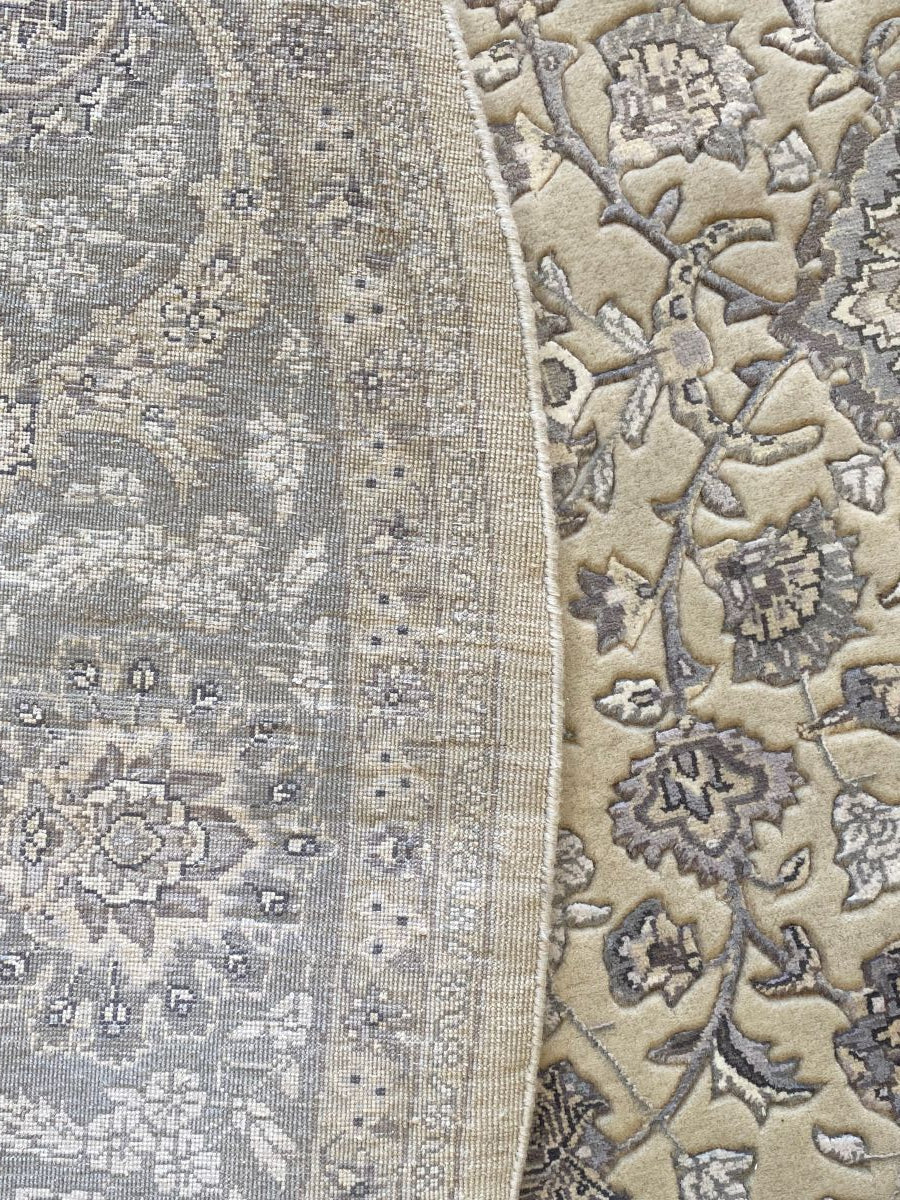 Fine Hand-Woven Persian Kashan Design Carpet