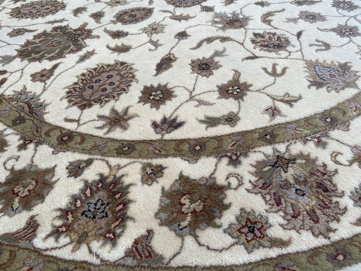 Fine Hand-Woven Persian Tabriz Design Carpet