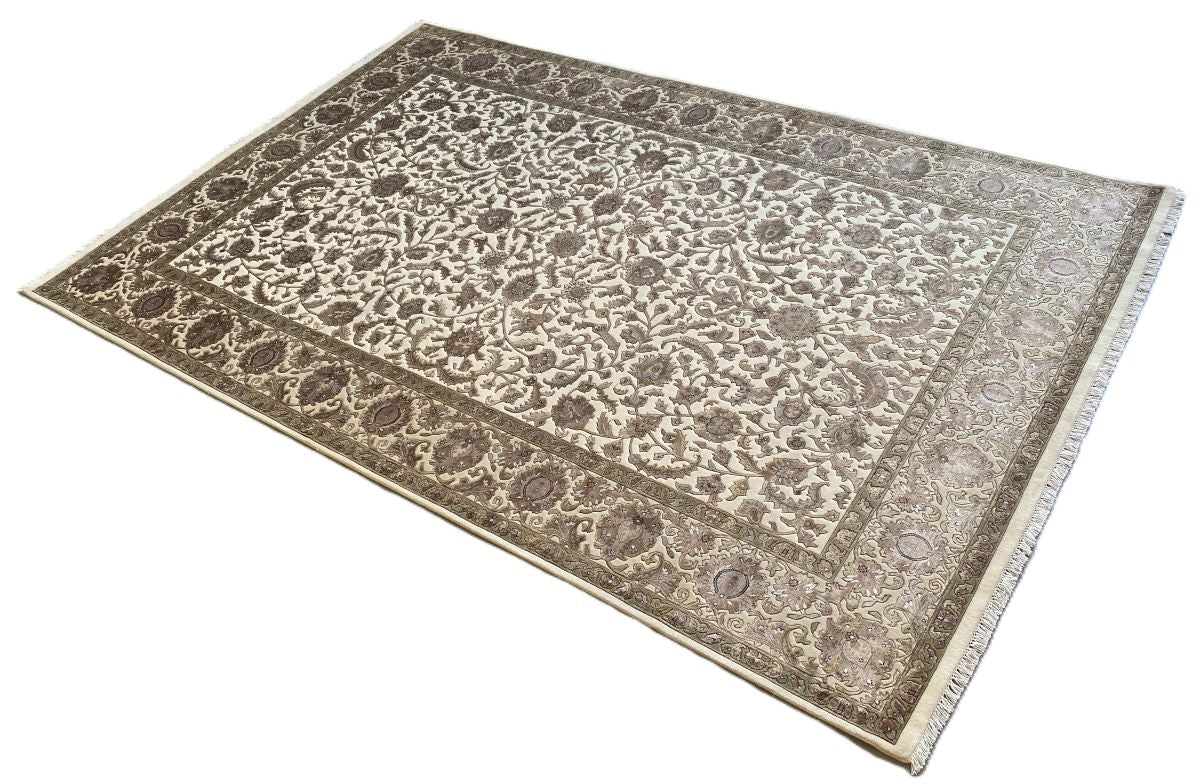 Traditional Hand-Woven Tabriz Design Carpet