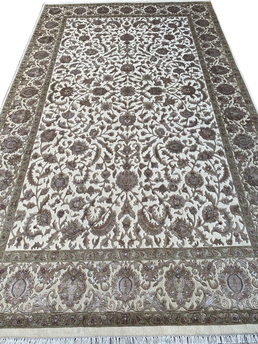 Traditional Hand-Woven Tabriz Design Carpet