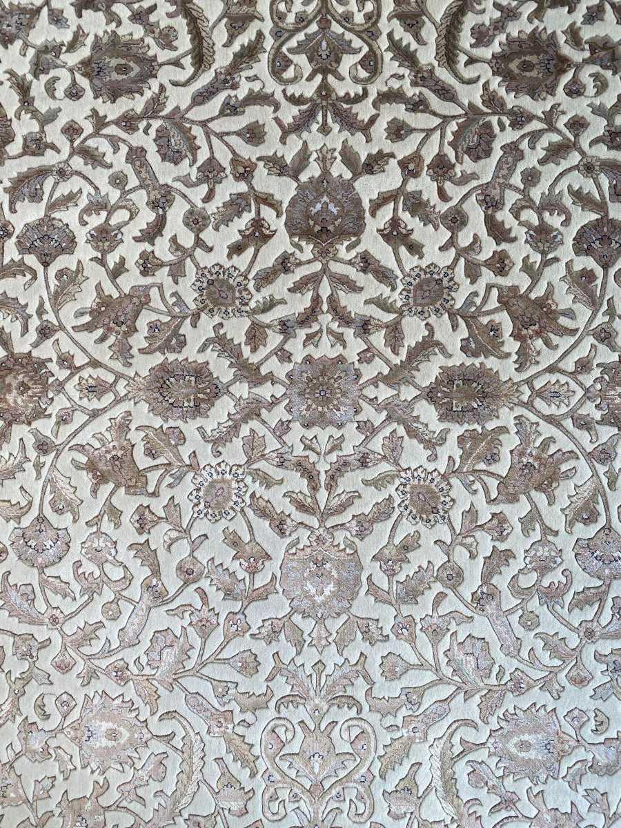 Traditional Hand-Woven Tabriz Design Carpet