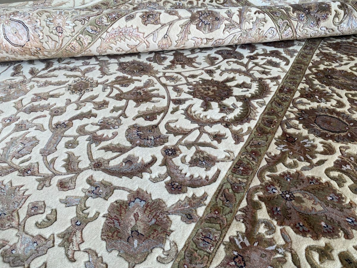Traditional Hand-Woven Tabriz Design Carpet