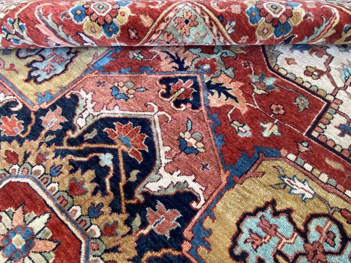 Hand-Woven Serapi Heriz Design Carpet