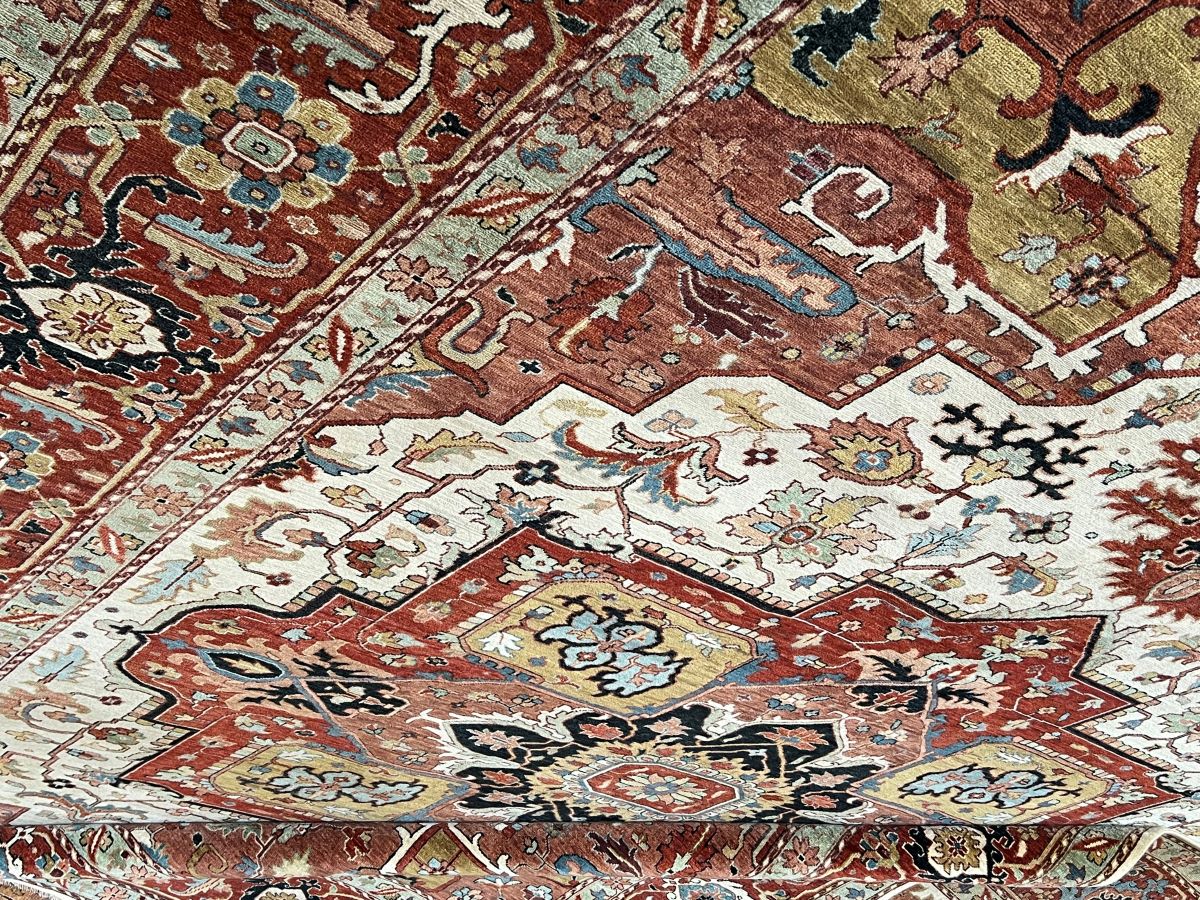 Hand-Woven Serapi Heriz Design Carpet