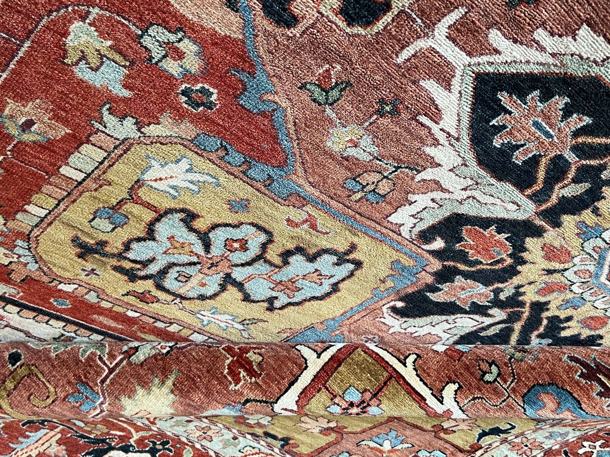 Hand-Woven Serapi Heriz Design Carpet