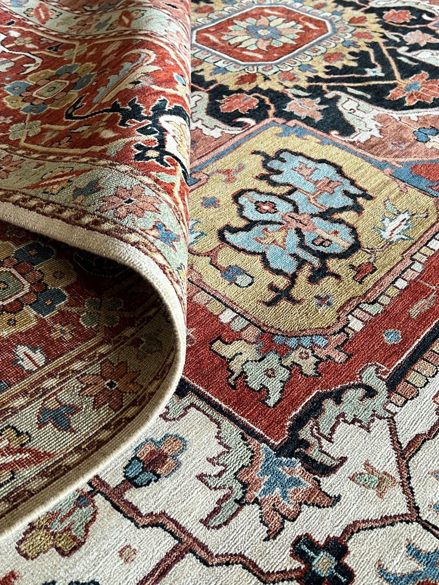 Hand-Woven Serapi Heriz Design Carpet