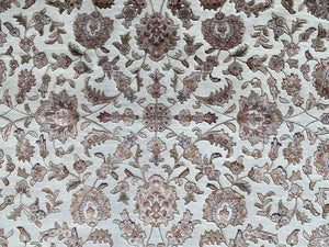 Fine Hand-Woven Persian Tabriz Design Carpet