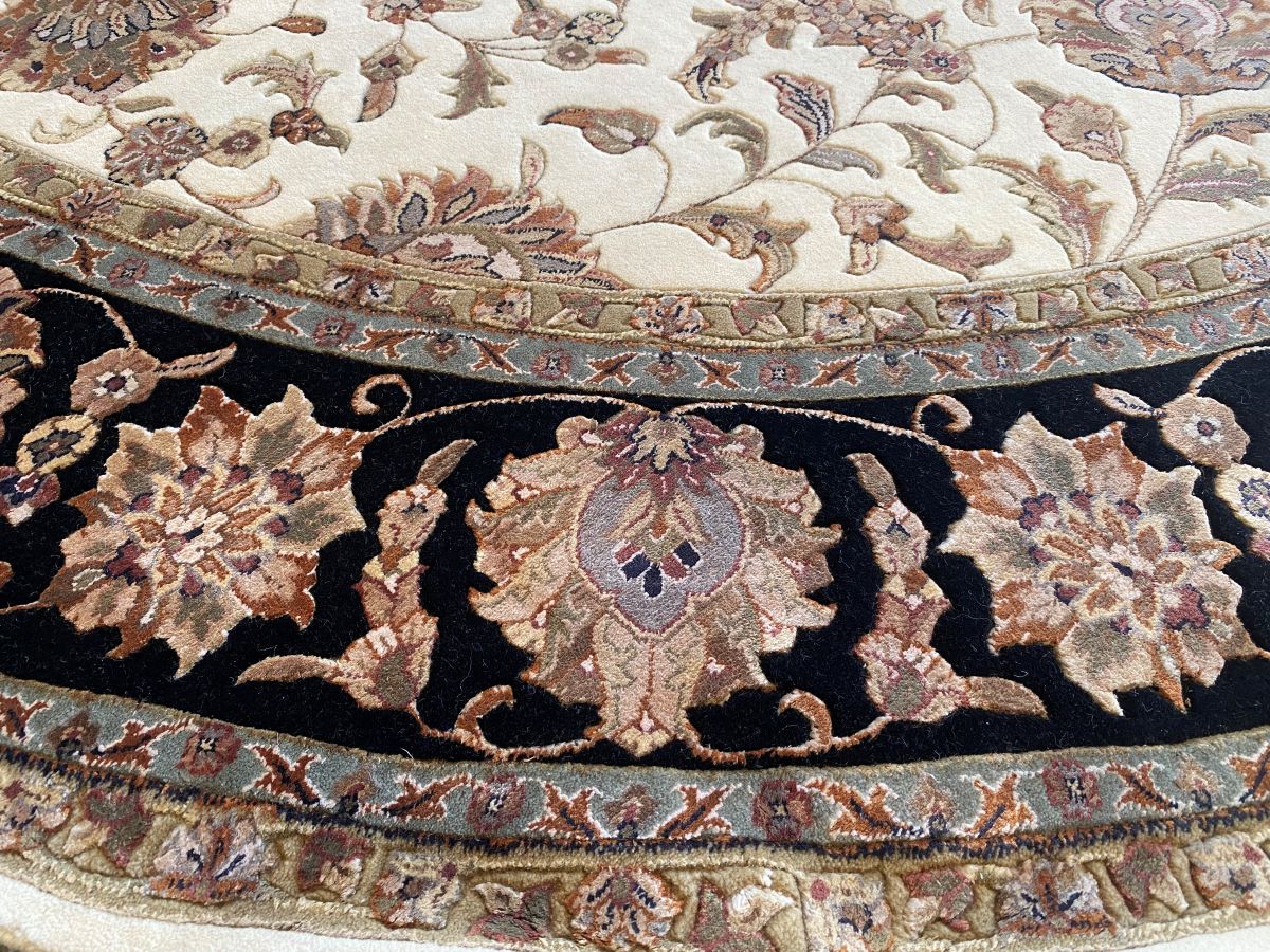 Fine Hand-Woven Persian Tabriz Design Carpet