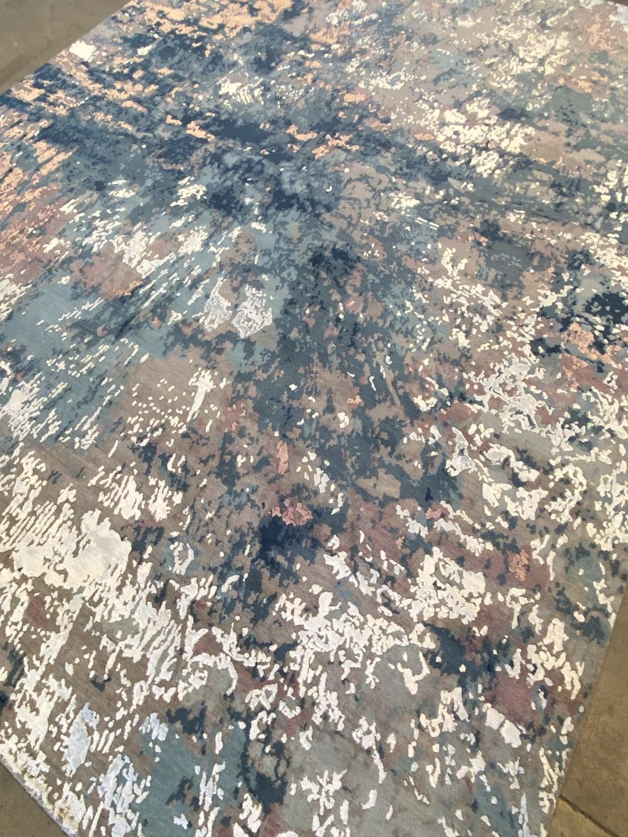 Fine Hand-Woven Modern Everest Collection