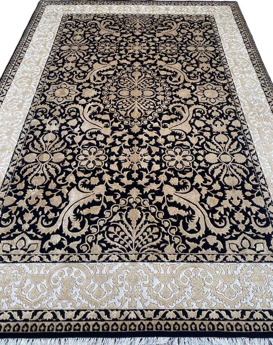 Traditional Hand-Woven Tabriz Design Carpet