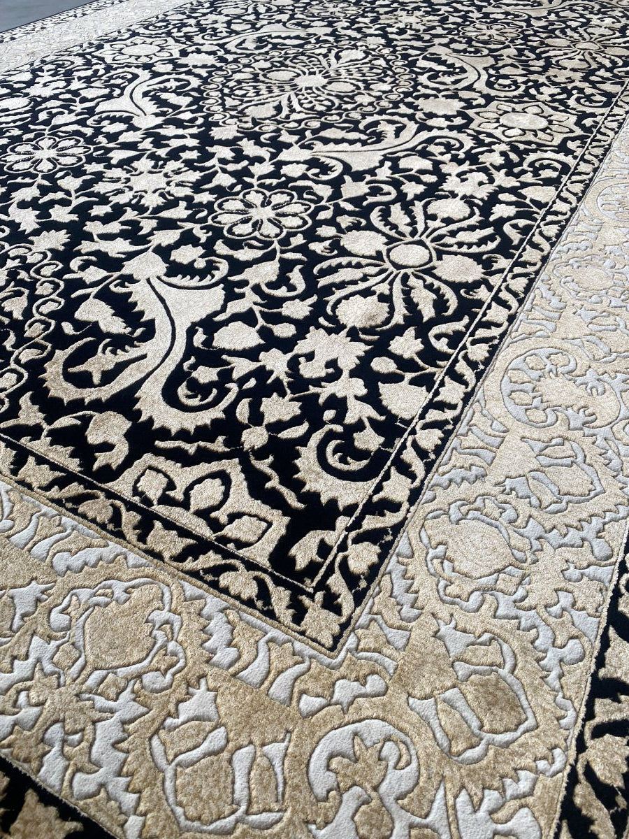 Traditional Hand-Woven Tabriz Design Carpet