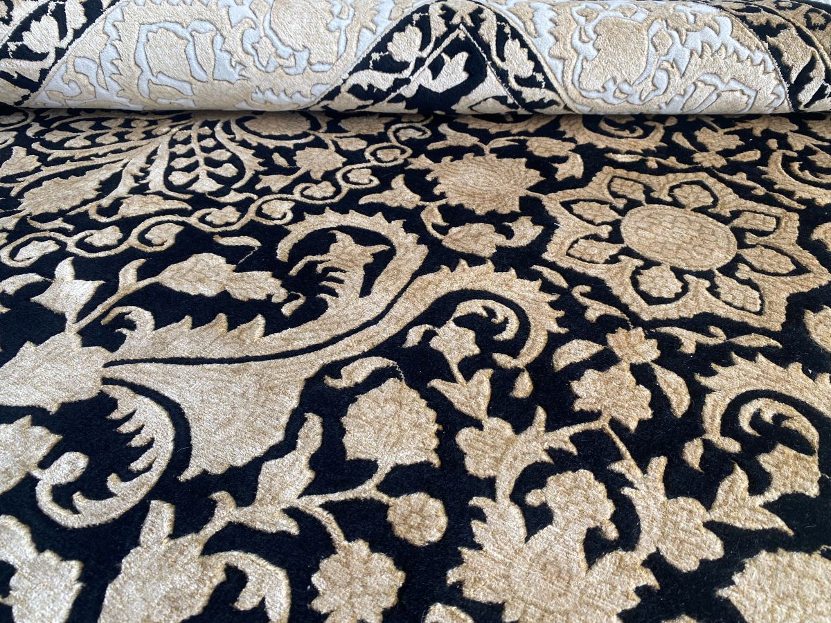 Traditional Hand-Woven Tabriz Design Carpet