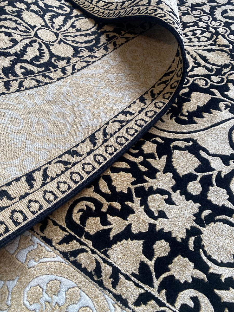 Traditional Hand-Woven Tabriz Design Carpet