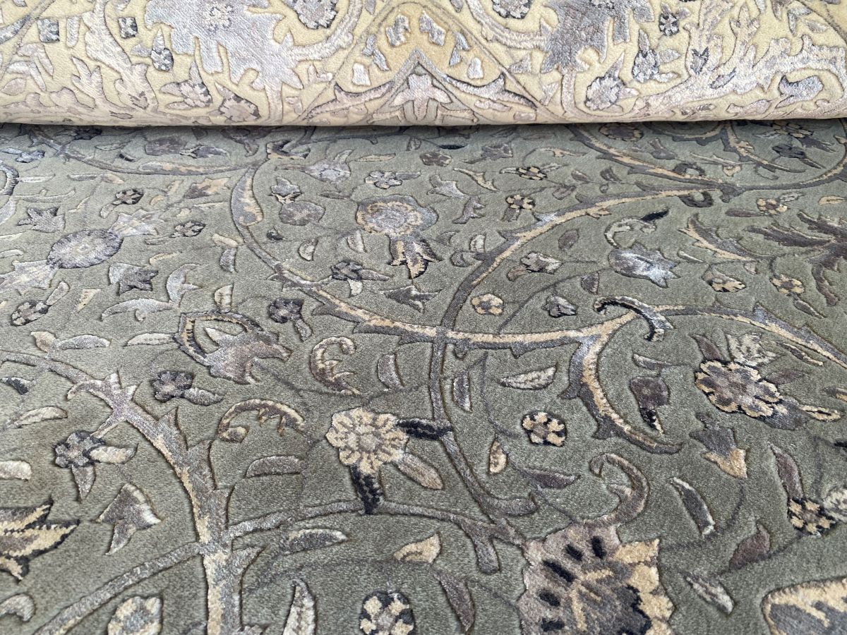 Fine Hand-Knotted Jaipur Isfahan Carpet