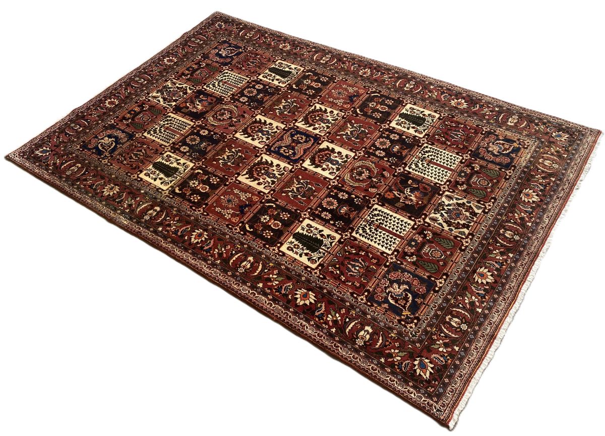 Fine Hand-Knotted Tribal Persian Bakhtiar Chahalshotor Rug
