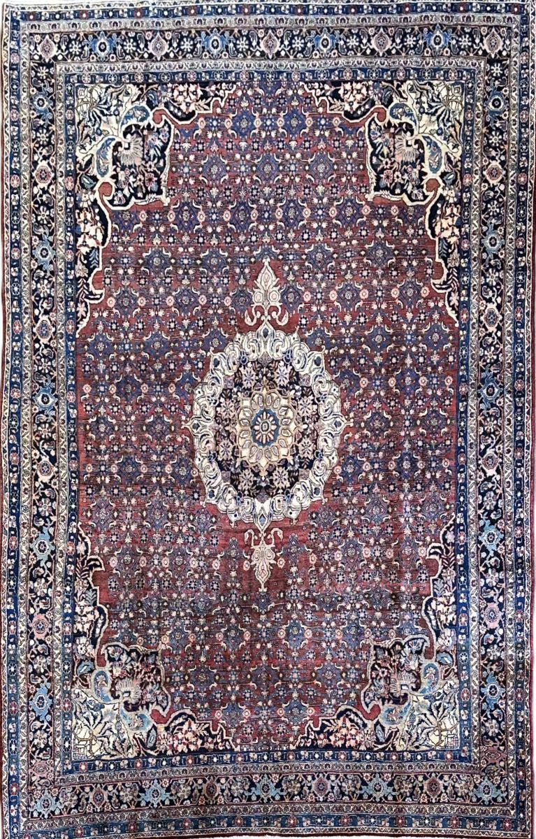 Fine Hand-Knotted Persian Bidjar Carpet