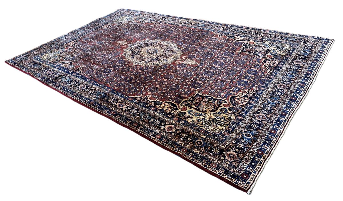 Fine Hand-Knotted Persian Bidjar Carpet