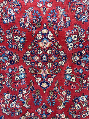 Fine Hand-Knotted Persian Sarouq Rug