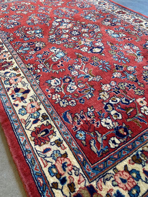 Fine Hand-Knotted Persian Sarouq Rug