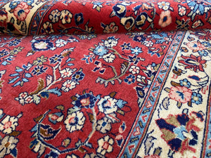 Fine Hand-Knotted Persian Sarouq Rug