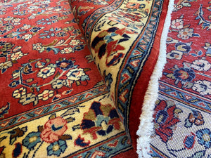 Fine Hand-Knotted Persian Sarouq Rug