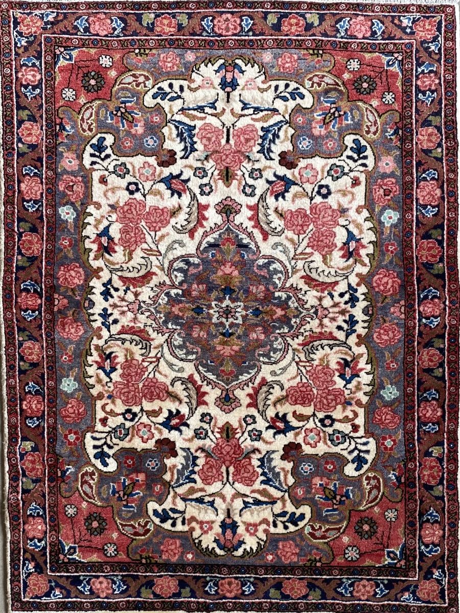 Fine Hand-Knotted Persian Bidjar Rug