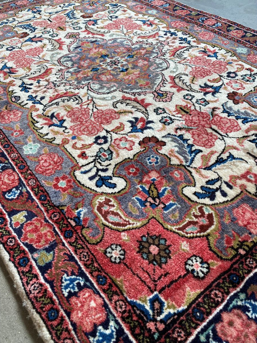 Fine Hand-Knotted Persian Bidjar Rug