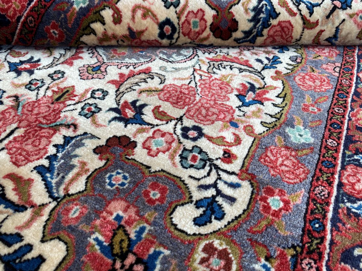 Fine Hand-Knotted Persian Bidjar Rug