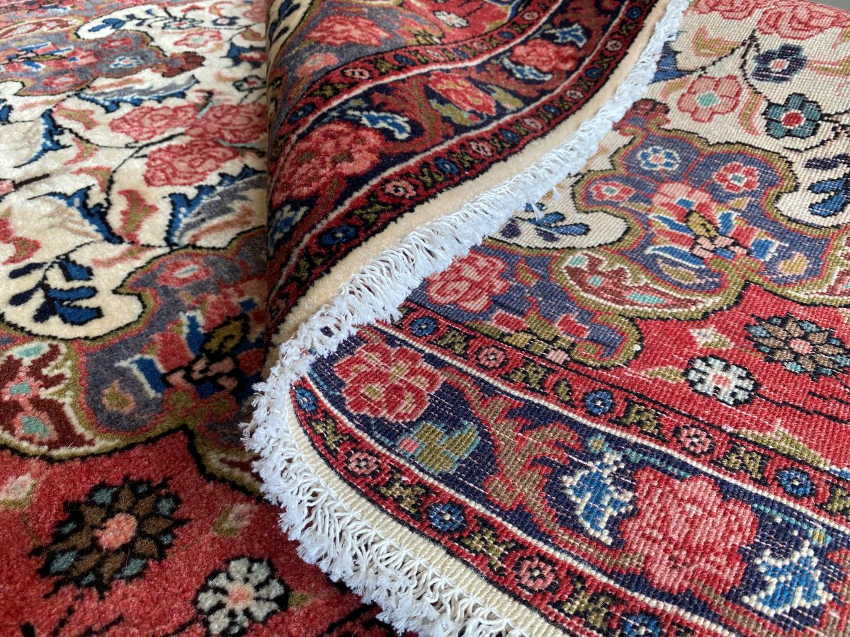 Fine Hand-Knotted Persian Bidjar Rug